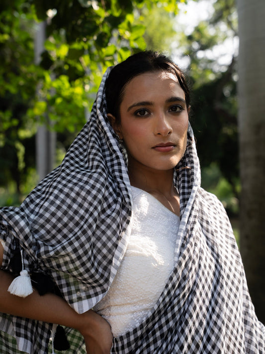 “Kuhoo” Black & White Checks Mul Cotton Saree