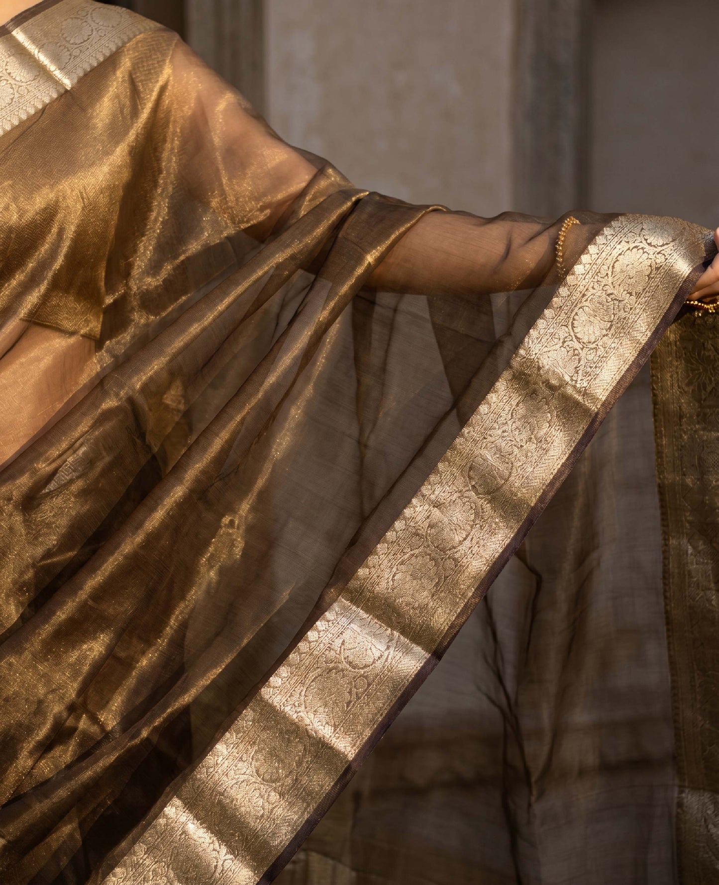 “Rohini” Dual-Tone Purple–Brown Pure Tissue Banarasi Handloom Saree